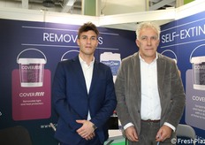 Claudio Gelpi y Matteo Merli en el stand de Colorificio Valdecia Srl