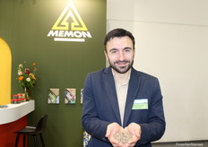 Edward Langwerden (MeMon) con un abono a base de excrementos de insectos: Monterra.