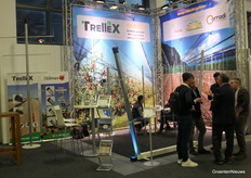 TrelleX suministra postes de acero para arboricultura y fruticultura.