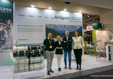 
El Grupo Arrigoni presentó en la feria su nuevo estilo, bajo el lema "Más allá de la protección, hay un sistema". En la foto, Patrizia Giuliani, Luigi Pezzon, Giuseppe Netti y Milena Poledic.