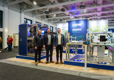 Torben Michaelis, de Lubing, con sus colegas, también de Barku.