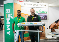Aishwar Rajen y Richard Mills, Remmy Coir. La empresa suministra cada vez más sustrato directamente a los productores, con su propia marca.