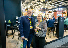 Søren Møller Nielsen y Heidi Kjar Madsen, de Compaqpeat / Pindstrup, recorren la feria.