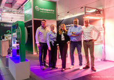 En Heliospectra, las luces brillan con tanta intensidad que Denis Dullemans casi parece un holograma, pero lo hemos comprobado, es realmente él, y también sus colegas Bonny Heeren, Emelie Gustafsson...