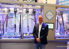 Niels Vogelaar (Viscon) junto a la Swift Picker