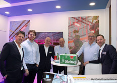 Feria alemana con cerveza holandesa en el stand de DLI, donde los chicos de Trintech vinieron a tomar algo.