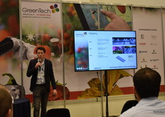 Niels Jacobs explica a los asistentes la empresa Light4Food y lo que puede hacer por el mercado