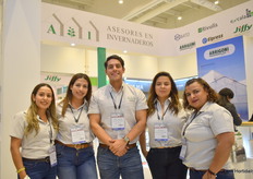 Mayra Garcia, Dora Dial, Nazareth Yanez, Ericka Montes y Carolina Valadez con Asesores Invernaderas