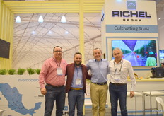 Alejandro Medel, Sasha Koessler, Avrelien Vielledent y Andres Navarro con Richel Group