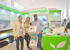 Ana García, Lizet Zaragoza y Néstor Guiterez con Plantlogic