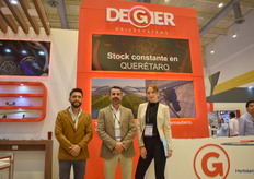 Guillermo Santiago, Víctor Flores y Sofía Minarro con el Gier