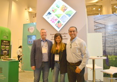 Peter Olivier, Marta Gentille y Jaime René Gómez Salana, asesor de Phormium