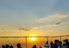 Puesta de sol en la fiesta posterior al evento