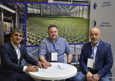 Arthur Mkrtumian e Igor Rezitskii, de Agrotech-Didam. Y en el centro Alex Samoilov con Greenhouse technologies.