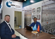 Evgeniy Serdega, de Roam technologies, visita a Abdulla Ismayilov, de la empresa turca GEN group.