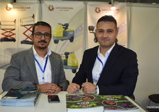 Ukkase Ozer y Fatih Izay, fabricante de maquinaria agrícola y para invernaderos, que vende a 22 países.