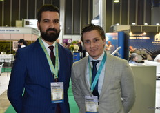 Anil Kumar e Ivo Meijer con el municipio holandés de Westland