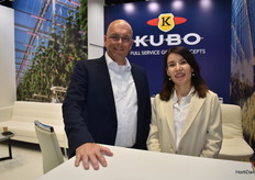 Dennis van Leijde con Kubo y la anfitriona Aktolkyn Rustemova.
