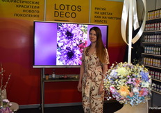 Elena Lotos de Rusia con Lotos Deko. Pigmento floral.