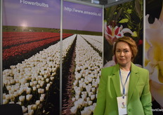Julia Prokofieva con Amosonia, bulbos holandeses.