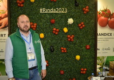 Vladimir Sokolov con Rinda, distribuidora de De Ruiter.