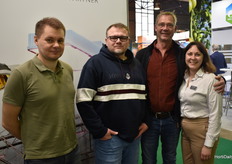 Pavel Sokolov, Sergey Korsakov con Podosinki Greenhouse, cultivador de rosas e innovaciones Arjen Vlasman De Ruiter y Valentyna Domkina con Svennson.