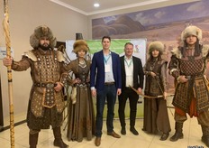 Los chicos de Ridder, al inicio de la fiesta organizada por la exposición.