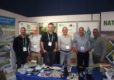 Michael Gangi de EE Muir & Sons, Darcy Filmer de Natural Solutions Australia, Aaron Milner, Byron De Kock y Peter Hoeck de EE Muir & Sons, y Leon Atsalis de Eclipse Enterprises Australia Pty Ltd.