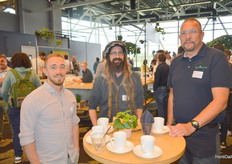 Jordan Arnott (Ontario Plants), Chris Wood (Proplant) y Jesper Jensen (Grotek Consultancy)