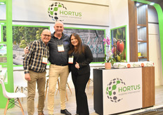 Ludo van Boxem, Frank Combee y Ariana Sudario, de Hortus Supplies, suministran todo lo que necesitan los cultivadores.