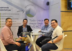 Conversaciones, de Plastika Kritis, con sus clientes.