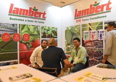 Lambert Peatmoss con su sustrato a base de turba.