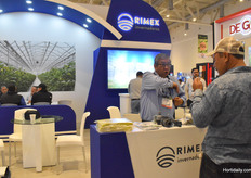 Tiempos ajetreados en el stand de Rimex.