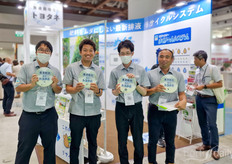 El equipo de Toyotane promocionó sus soluciones nutritivas hidropónicas.