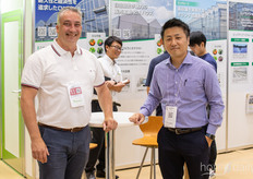 Xander van de Zande, de DanDutch, fotografiado con Nobuo Ishiguro, de Inochio Agri.