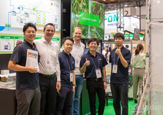 Con el equipo de Zen-noh Green Resources aparecen Guenael Sebillot, de Ridder, y Tiko van Leeuwen, de Grodan.