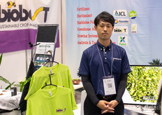 Kusakabe, de Tokai Bussan, mostró las diversas empresas con las que colaboran en Japón. BioBest también estuvo presente en el stand.