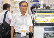 Akira Kitayake, de la Universidad Pública de Osaka y profesor de acuaponía que lleva mucho tiempo investigando
