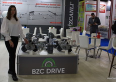 Liudmyla Pototska con Bizcanli junto a uno de sus reductores