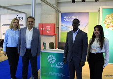 Gulfiia Molulu, Ertugrul Molulu, de Tartis, Simon Mwangi, de Taldeen, y Seden Demir. Taldeen pertenece al Grupo Tasnei. Simon es distribuidor de East Afrika.