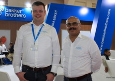 Nils van der Vegte y Mohammad Laswi, con los hermanos Bakker