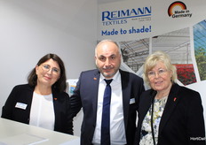 Valentina Kraibel, Adem Atabay y Monika Reinmann con Reinmann Textiles