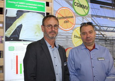Jan Nevermann y Andrey Shabronov, de MENNO, nos cuentan que disponen de un método químico para limpiar la ropa contaminada con ToBRFV.