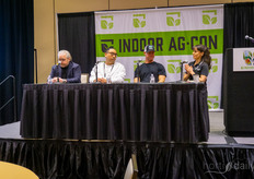 Graham Farrar, Presidente y CCO de Glass House, Erika Summers, Directora de Desarrollo Empresarial y Ventas de AGronomic IQ, Andrew Volpetti, Vicepresidente de Ventas Comerciales - MSOs & Key Regionals de Hydrofarm LLC y Max Wu, Jefe de Ventas Comerciales en Norteamérica de Hydro Builder Holdings (Elevated) ofrecieron una visión general del sector del cannabis en el marco de la CEA.