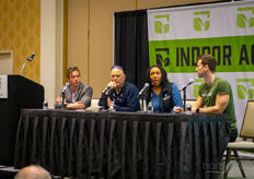 Jack Maruna, coordinador del programa FoodU de la Universidad de Auburn, David Flynn, director general de AmplifiedAg Inc, Ekene Tharpe, agricultor jefe de Babylon Micro-Farms, y Henry Gordon Smith, fundador y director general de Agritecture, debatieron sobre las posibles oportunidades de crecimiento entre el CEA y el sector de la hostelería.