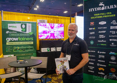 Jud Mccall, de Hydrofarm, muestra la extensa lista de socios de Hydrofarm