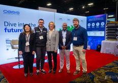 y el equipo de Oasis Grower Solutions: Erin Yafuso, Sergio Sarmiento, Brenton Williams, Sharon Warschauer y Vijay Rapaka