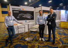 Luuk Rutten, Niels Mulder y Roy Lemmen, de Sormac, presentan varias soluciones postcosecha.