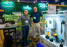 Brian Labelle y Mike Ferrel, de GF Piping Systems, aportaron su equipo técnico