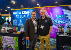 Brett Richter, de Ecological Labs, y su amigo de Long Island: Dave Hazan de NY Sun Works